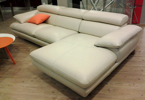 Sofa of leather by Calia Maddalena