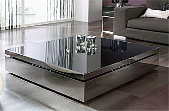 Coffee table entirely in mirror